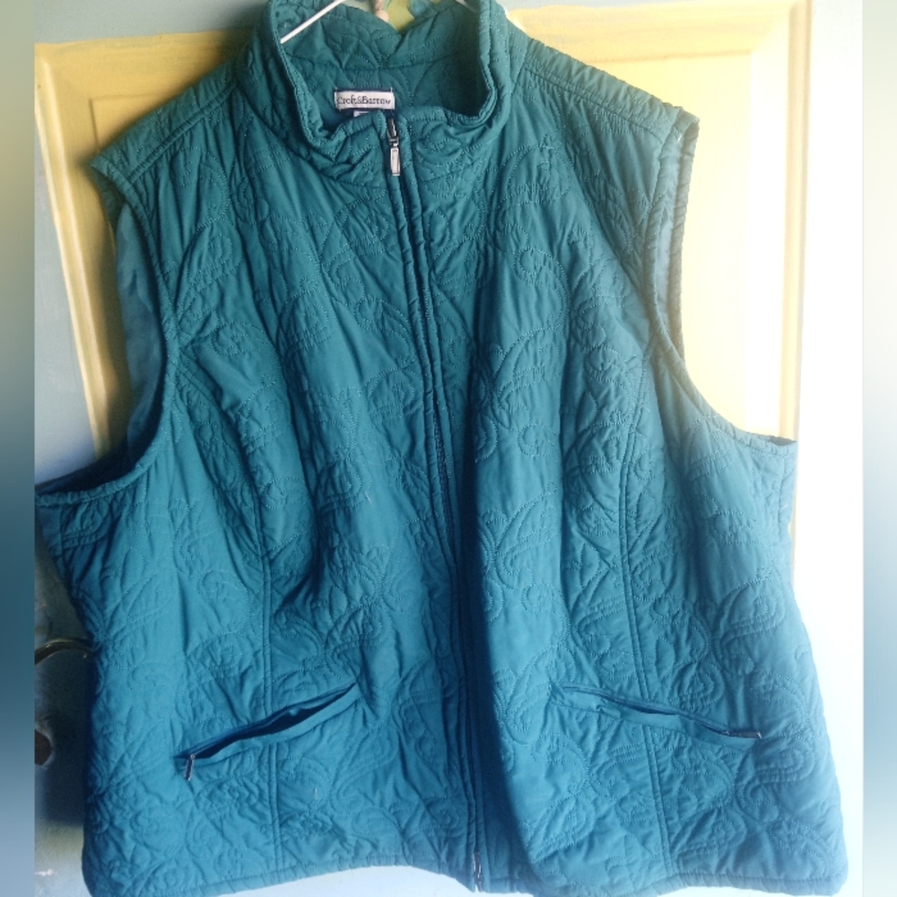 Croft and Barrow quilted 2 pocket vest , teal, no stains, smoke free home, no pe